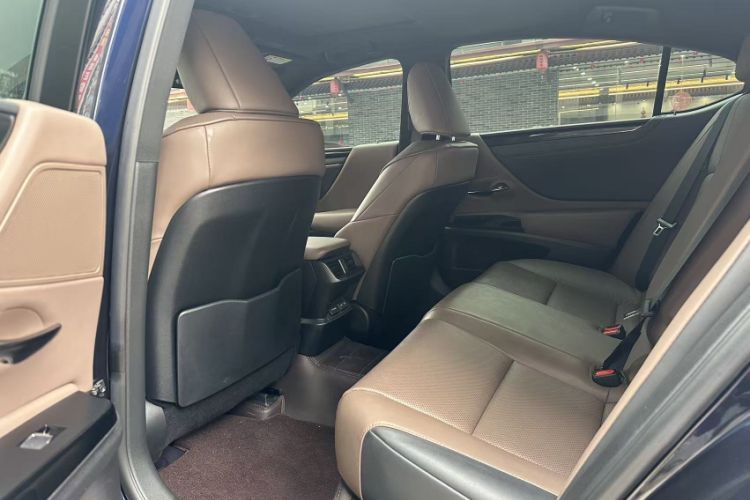 Used Lexus ES 2022 200 Excellence Edition Interior 2