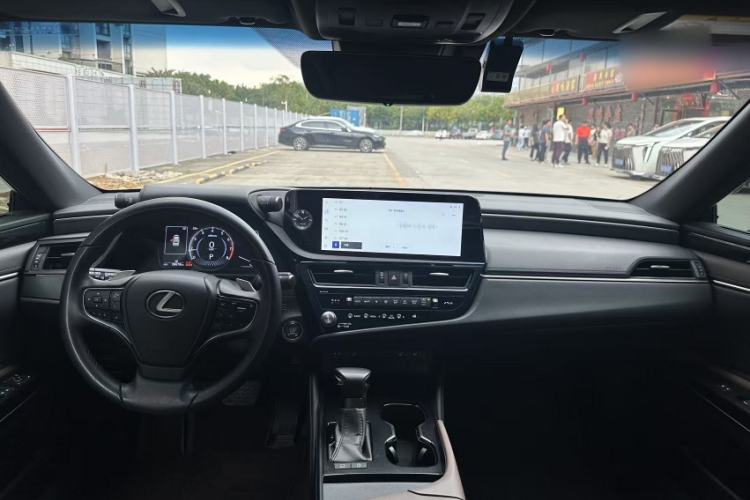 Used Lexus ES 2022 200 Excellence Edition Interior 3