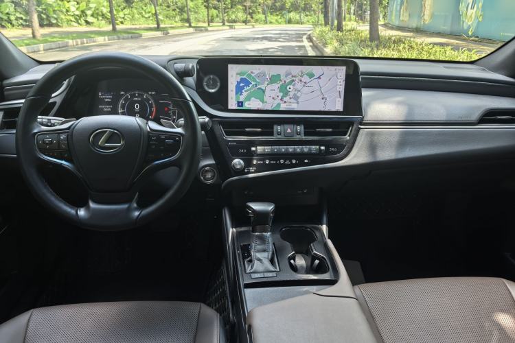 Used Lexus ES 2022 200 Excellence Edition Interior 4