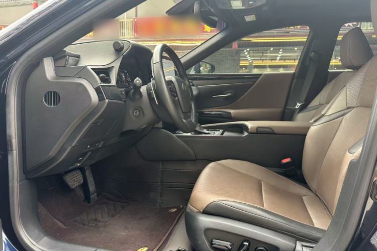 Used Lexus ES 2022 200 Excellence Edition Interior 4