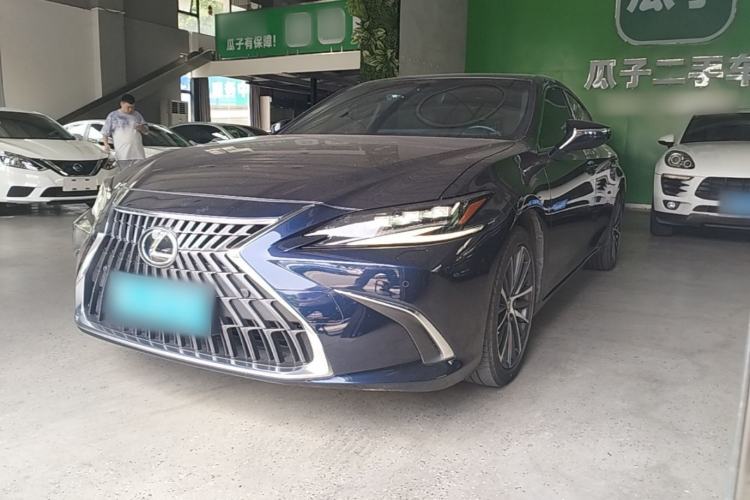 Lexus ES 2022 300h Deluxe Edition