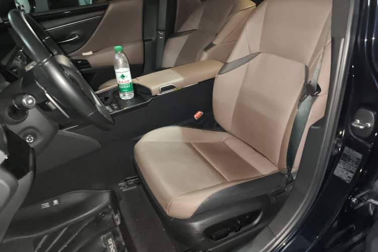Used Lexus ES 2022 200 Luxury Edition Left Front Seat