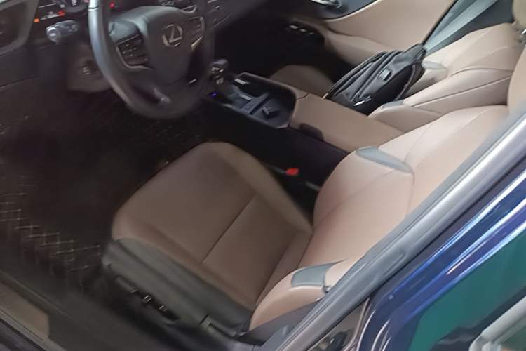 Used Lexus ES 2022 200 Excellence Edition Left Front Seat