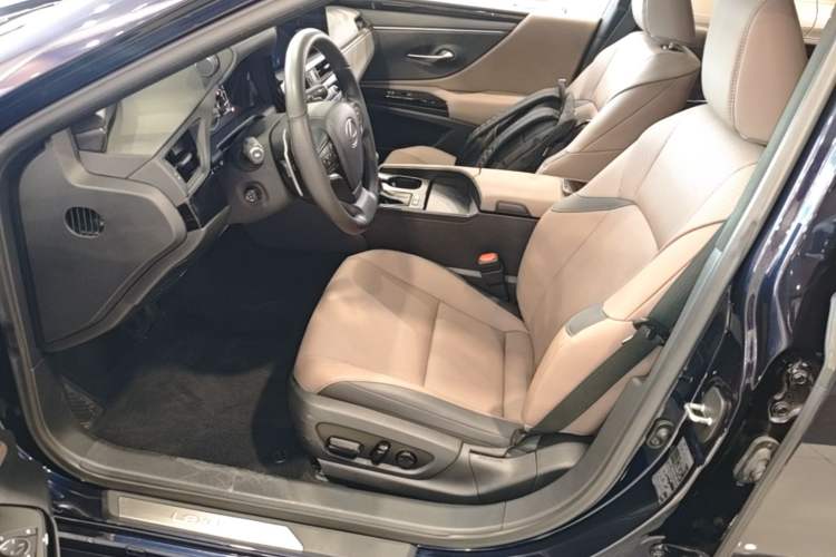 Used Lexus ES 2022 200 Excellence Edition Left Front Seat