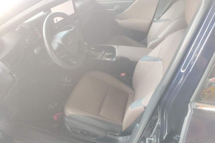 Used Lexus ES 2022 300h Excellence Edition Left Front Seat