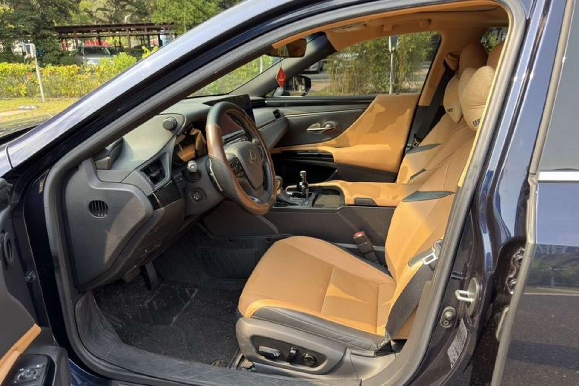 Used Lexus ES 2022 200 Excellence Edition Left Front Seat