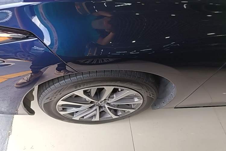 Used Lexus ES 2022 200 Excellence Edition Left Front Wheel Hub