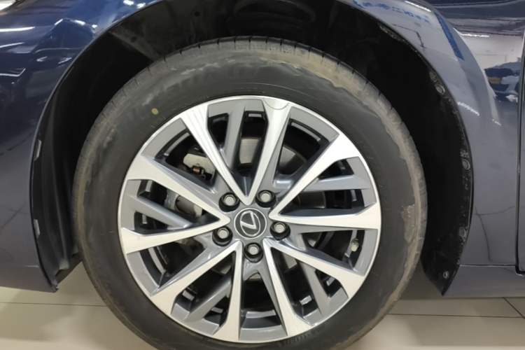 Used Lexus ES 2022 200 Excellence Edition Left Front Wheel Hub
