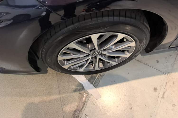 Used Lexus ES 2022 200 Excellence Edition Left Front Wheel Hub