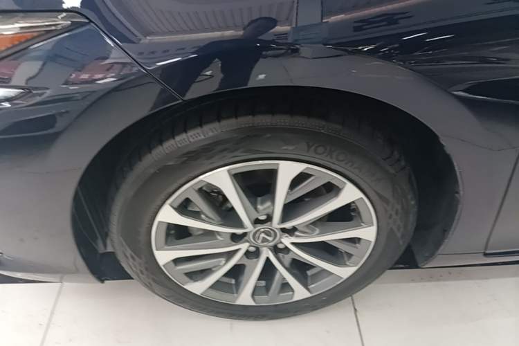 Used Lexus ES 2022 200 Excellence Edition Left Front Wheel Hub