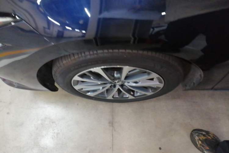 Used Lexus ES 2022 300h Excellence Edition Left Front Wheel Hub