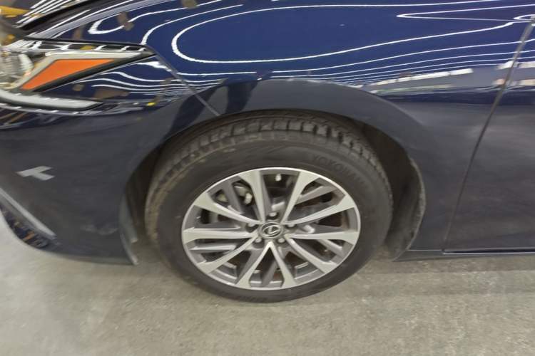 Used Lexus ES 2022 200 Excellence Edition Left Front Wheel Hub