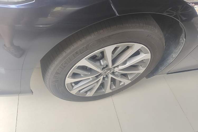 Used Lexus ES 2022 300h Excellence Edition Left Front Wheel Hub