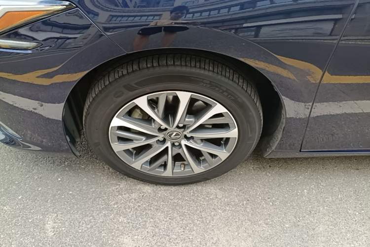 Used Lexus ES 2022 200 Excellence Edition Left Front Wheel Hub