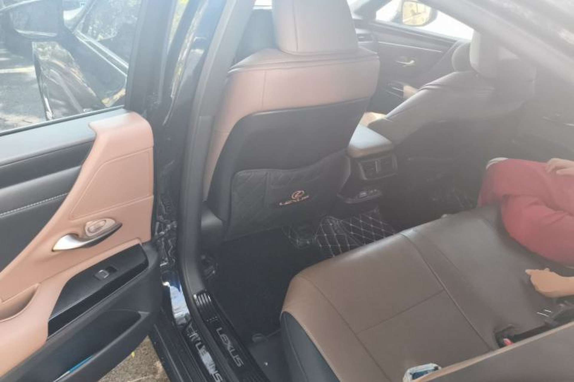 Used Lexus ES 2022 300h Excellence Edition Left Rear Seat