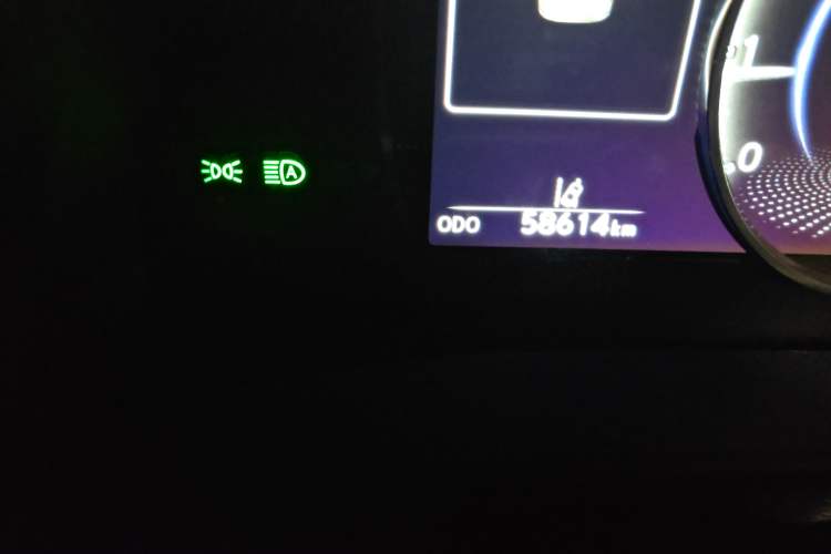 Used Lexus ES 2022 200 Excellence Edition Odometer Close Up