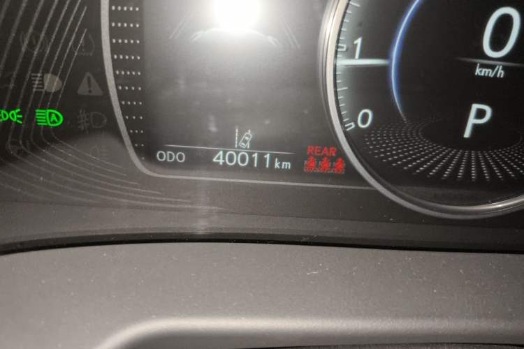 Used Lexus ES 2022 200 Luxury Edition Odometer Close Up