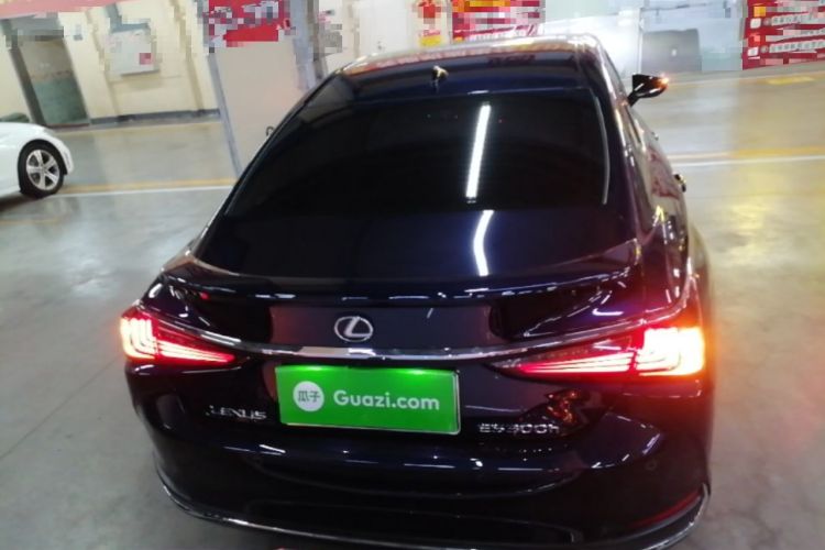 Used Lexus ES 2022 300h Excellence Edition Rear