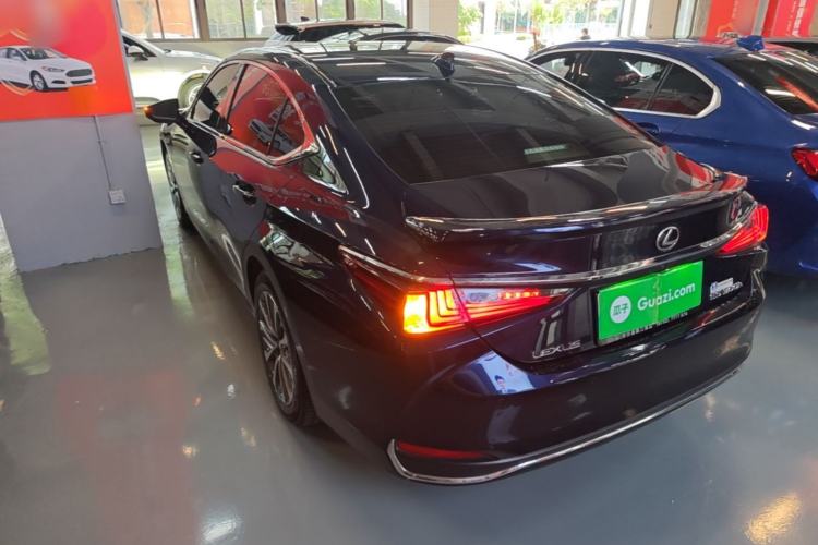 Used Lexus ES 2022 200 Excellence Edition Rear Left 45 Deg