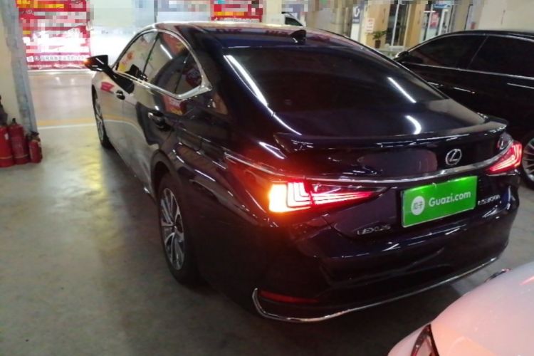 Used Lexus ES 2022 300h Excellence Edition Rear Left 45 Deg