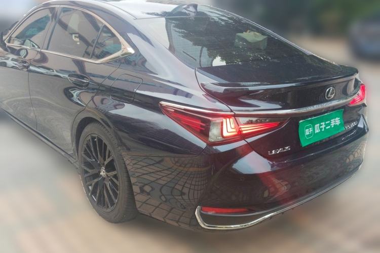 Used Lexus ES 2022 300h Excellence Edition Rear Left 45 Deg