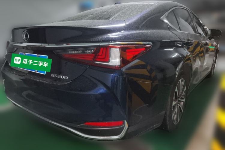 Used Lexus ES 2022 200 Luxury Edition Rear Right 45 Deg