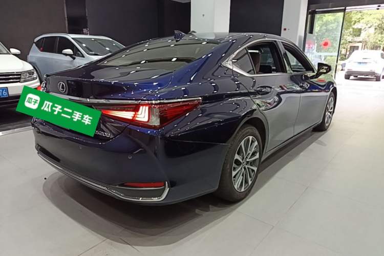 Used Lexus ES 2022 200 Excellence Edition Rear Right 45 Deg