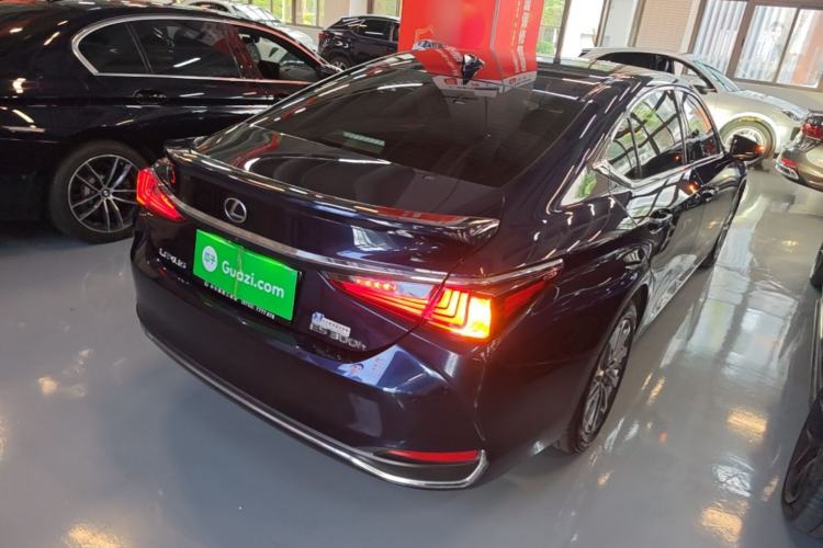 Used Lexus ES 2022 200 Excellence Edition Rear Right 45 Deg