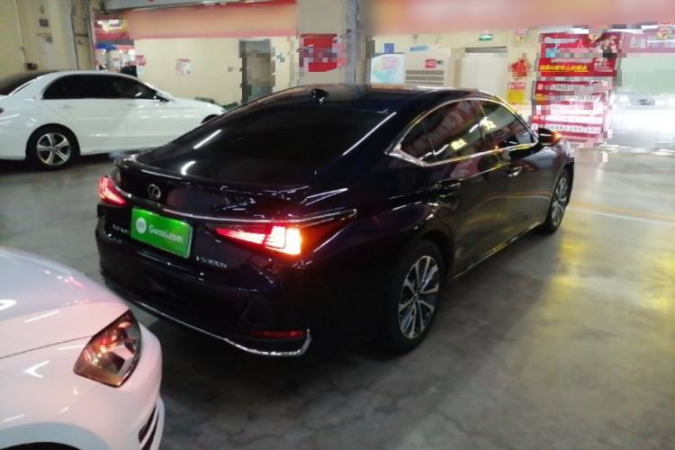 Used Lexus ES 2022 300h Excellence Edition Rear Right 45 Deg