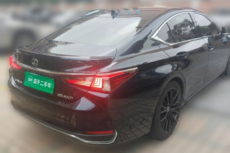 Used Lexus ES 2022 300h Excellence Edition Rear Right 45 Deg