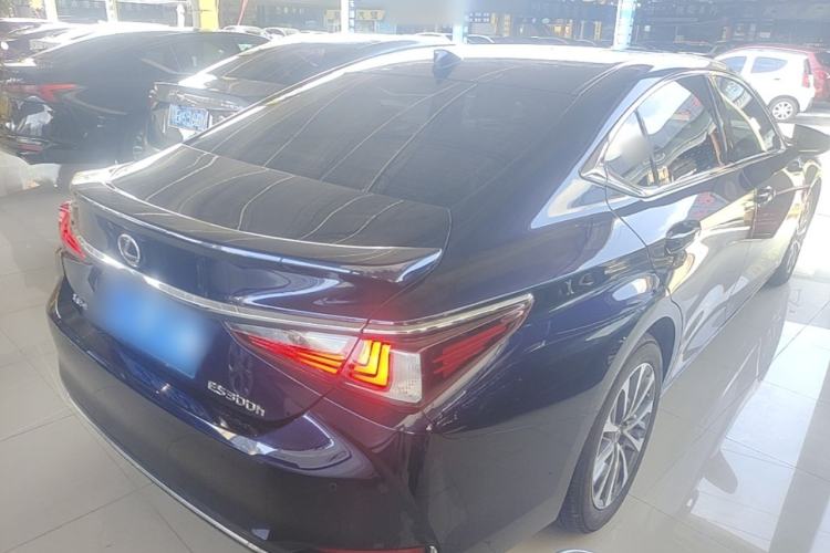 Used Lexus ES 2022 300h Excellence Edition Rear Right 45 Deg
