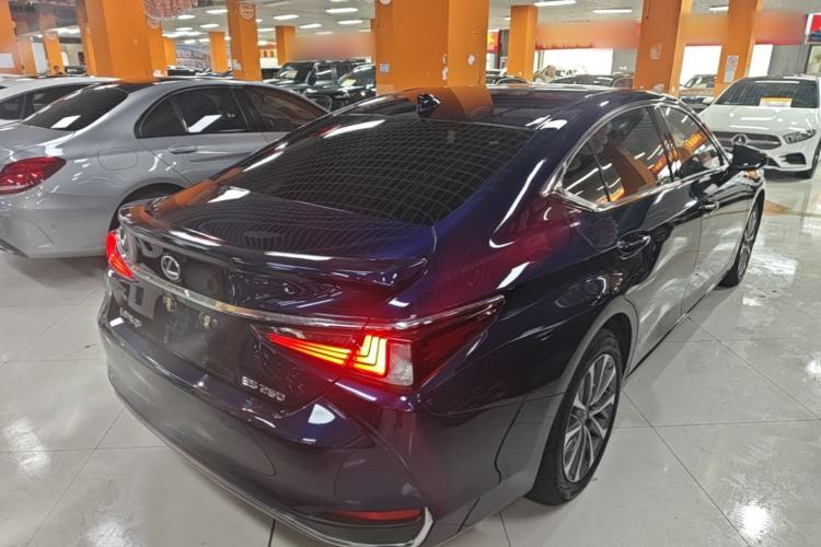 Used Lexus ES 2022 200 Excellence Edition Rear Right 45 Deg