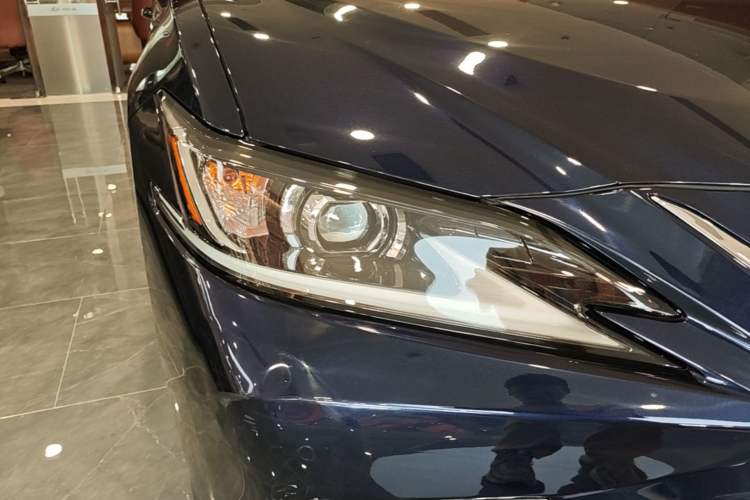 Used Lexus ES 2022 200 Excellence Edition Right Front Headlight