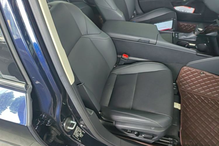 Used Lexus ES 2022 200 Excellence Edition Right Front Seat