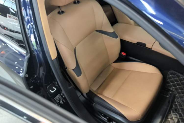 Used Lexus ES 2022 200 Excellence Edition Right Front Seat