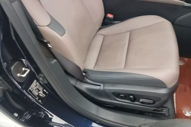 Used Lexus ES 2022 200 Excellence Edition Right Front Seat