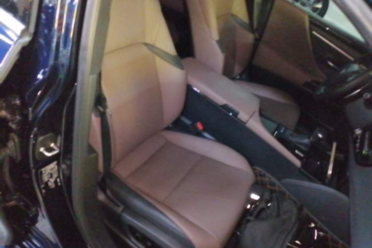 Used Lexus ES 2022 300h Excellence Edition Right Front Seat