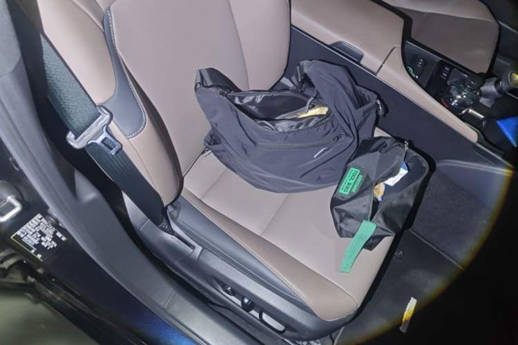 Used Lexus ES 2022 200 Excellence Edition Right Front Seat