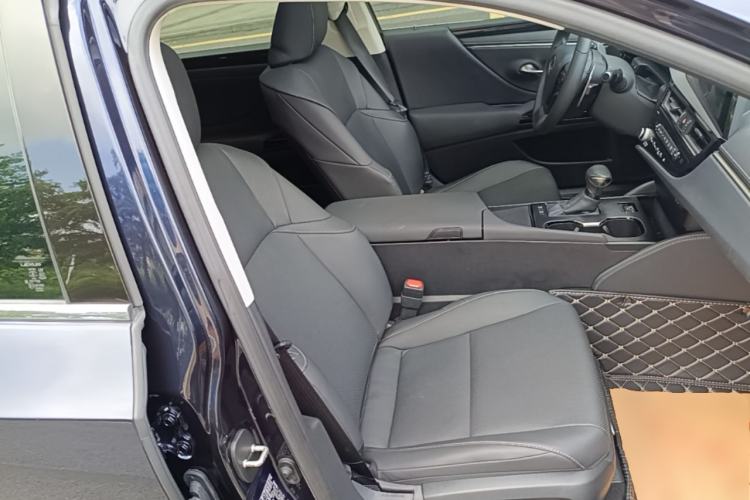 Used Lexus ES 2022 200 Excellence Edition Right Front Seat