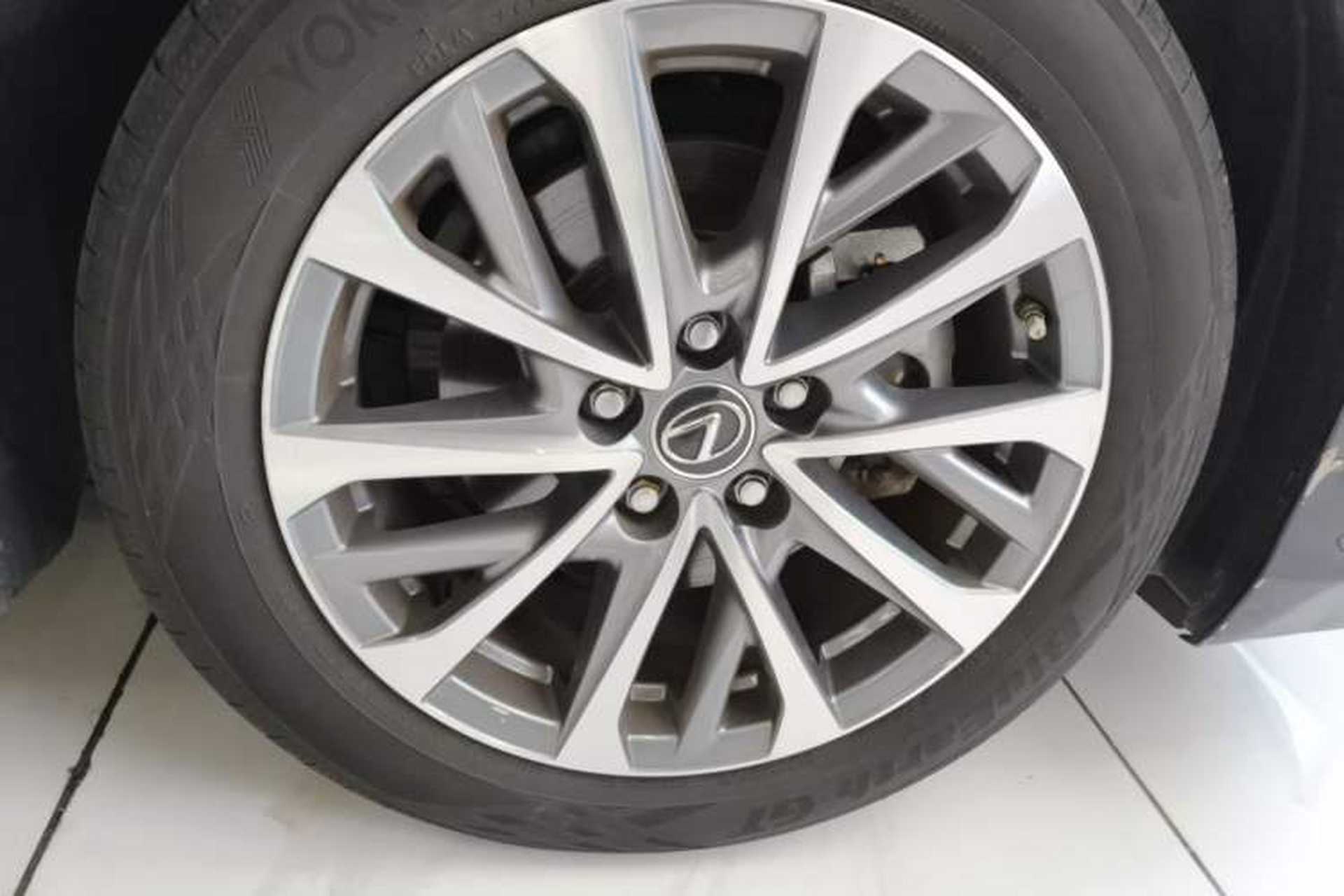 Used Lexus ES 2022 200 Luxury Edition Right Front Wheel Hub