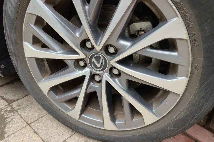 Used Lexus ES 2022 200 Excellence Edition Right Front Wheel Hub