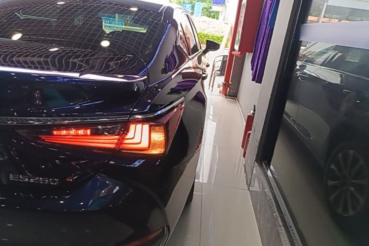 Used Lexus ES 2022 200 Excellence Edition Right Rear Taillight