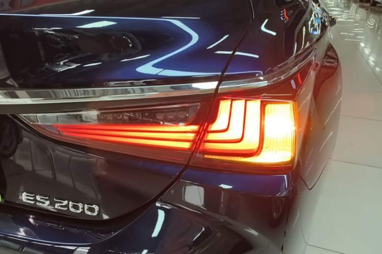 Used Lexus ES 2022 200 Excellence Edition Right Rear Taillight