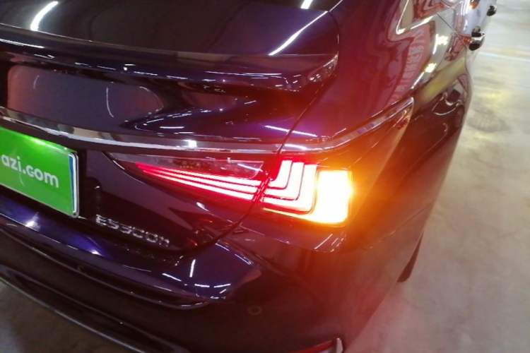Used Lexus ES 2022 300h Excellence Edition Right Rear Taillight