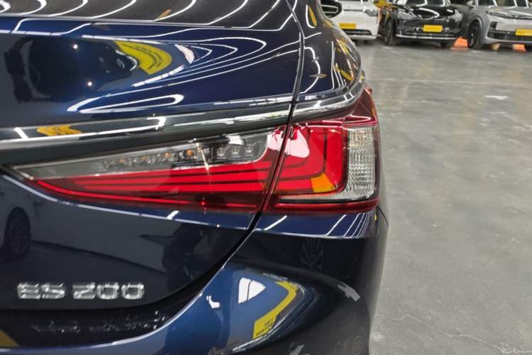 Used Lexus ES 2022 200 Excellence Edition Right Rear Taillight