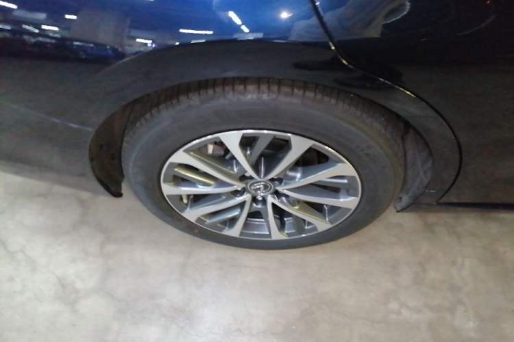 Used Lexus ES 2022 300h Excellence Edition Right Rear Wheel Hub