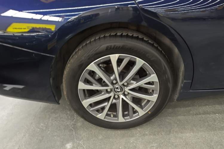 Used Lexus ES 2022 200 Excellence Edition Right Rear Wheel Hub