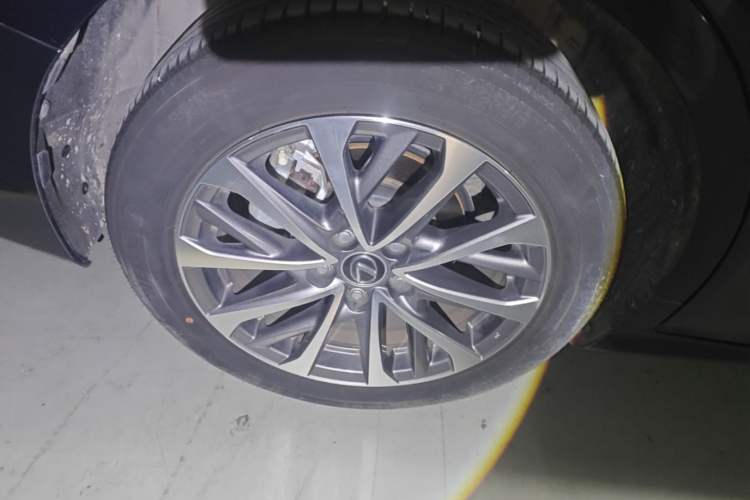 Used Lexus ES 2022 200 Excellence Edition Right Rear Wheel Hub