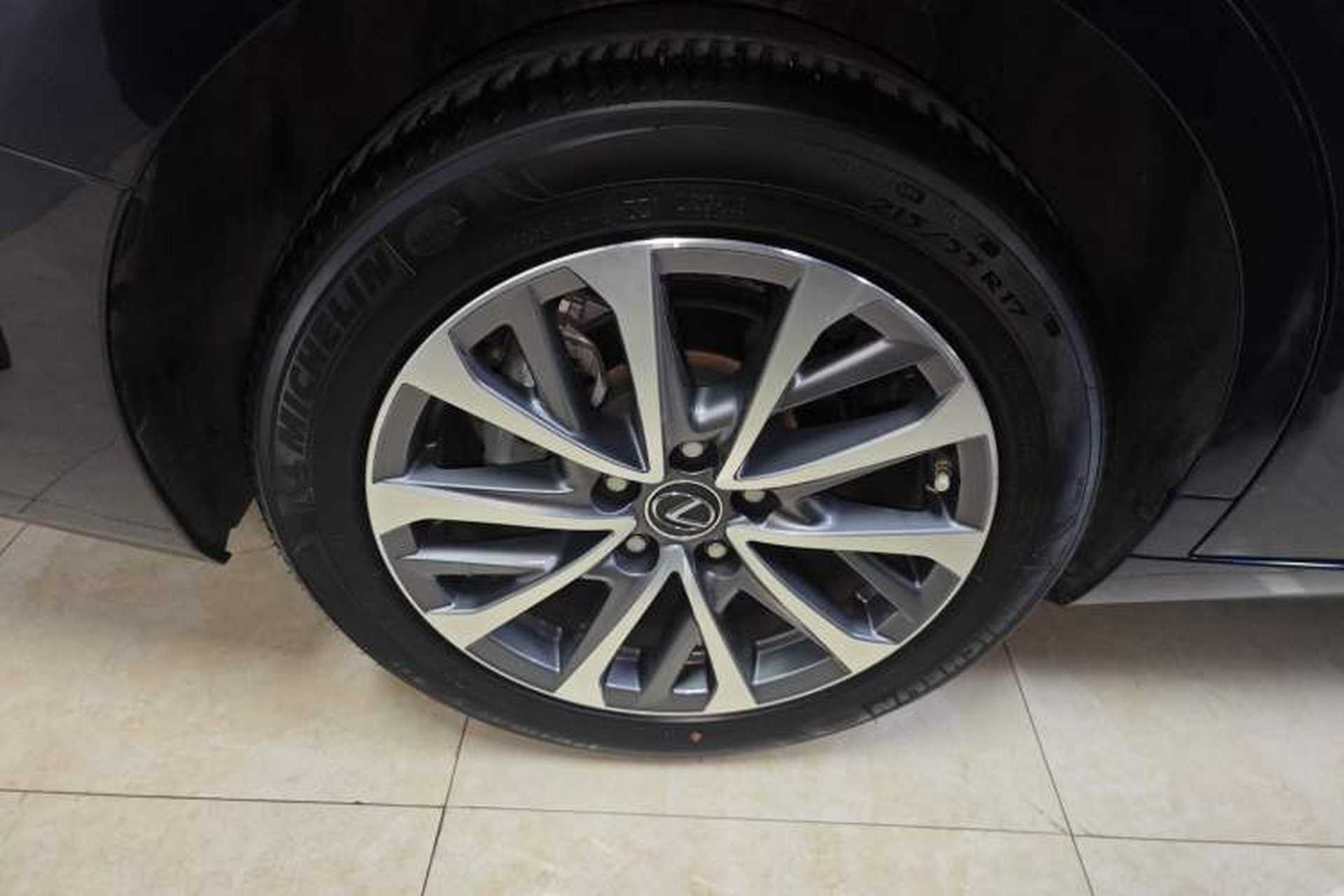 Used Lexus ES 2022 200 Excellence Edition Right Rear Wheel Hub