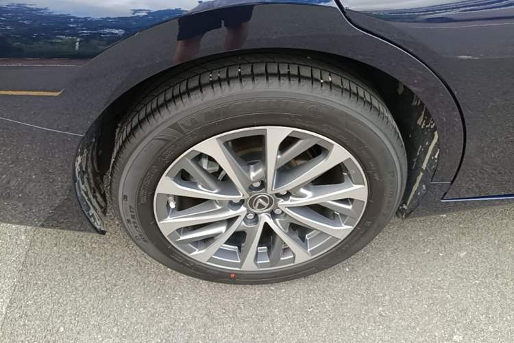 Used Lexus ES 2022 200 Excellence Edition Right Rear Wheel Hub